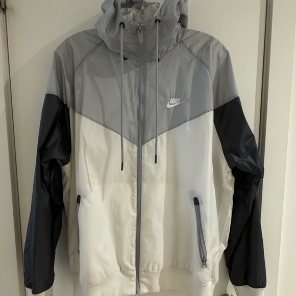 Nike Two tone Grey Chevron Light Jacket - Picture 1 of 5